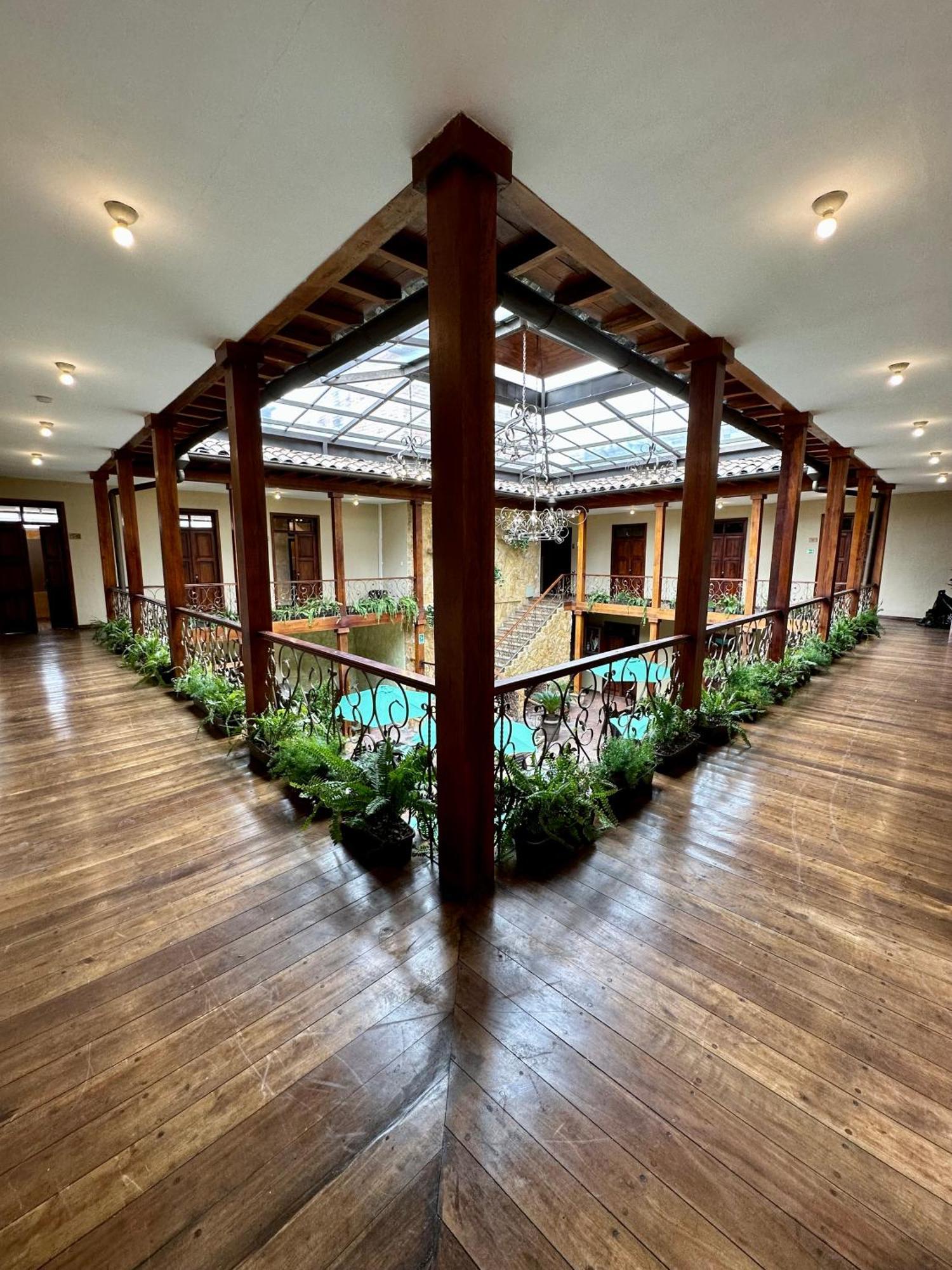 Nass Central Garden Куэнка Экстерьер фото